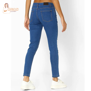 กางเกงยีนส์เดนิมทรงปกติสำหรับผู้หญิง ขายส่ง ราคาถูก ระบายอากาศได้ดี เอวกลาง ลุคขาดๆ สีน้ำเงิน ยืดได้ เป็นมิตรต่อสิ่งแวดล้อม ลดราคา - Product Image 1