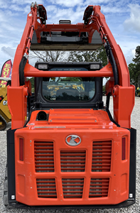 Chargeuse compacte sur chenilles Kubota SVL75-2 d'occasion, moteur diesel puissant, pompe performante, chargeuse compacte de taille moyenne pour la construction et l'aménagement paysager - Product Image 4