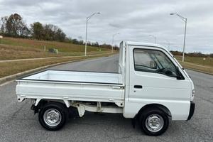 Camioneta Suzuki Carry 4x4 de 1993, Camioneta Kei para el Mercado Japonés, Transmisión Manual de 5 Velocidades, Tracción en las 4 Ruedas - Product Image 2