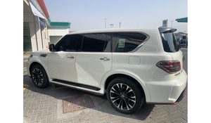 Nissan Patrol XE AWD 2018 utilisé avec pneus R20 Sièges en cuir intérieur foncé Sièges en cuir - Product Image 3