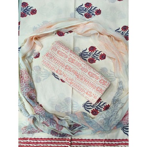 Traje de Algodón con Estampado Floral Rojo Real y Dupatta de Chifón (HBS0017) - Conjunto Tradicional Elegante para Mujer - Product Image 1