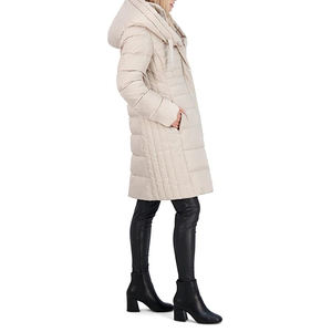 Veste longue matelassée pour femme en toile respirante imperméable en coton avec logo personnalisé, capuche contrastée et capuche amovible - Product Image 6