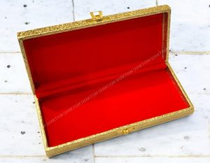 Paquet de 1 boîte décorative en forme de fleur dorée Shagun et caisse pour les mariages, les festivals et les occasions spéciales - Product Image 2