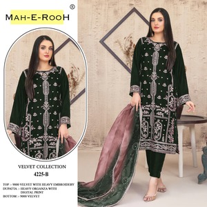 Traje Salwar de terciopelo de mujer de calidad superior con bordado pesado y Organza Dupatta elegante para uso de colección festiva y de boda - Product Image 2