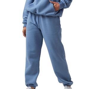 Conjunto de 2 piezas de chándal de terciopelo de alta calidad para mujer Tops cortos con logotipo personalizado y sudadera Ropa de calle para invierno - Product Image 5