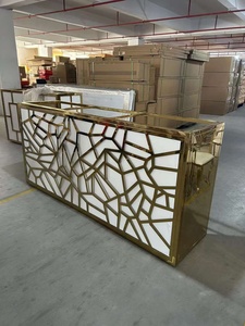 Tables de comptoir rondes en bois de 9 pieds pour les événements de mariage Meubles élégants et durables - Product Image 6