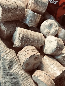 Bricchetti di Legno Puffin 15kg, Combustibile per Riscaldamento Prodotto nel Regno Unito, Umidità <10%, Diametro e Lunghezza 70mm, Legna da Ardere - Product Image 3