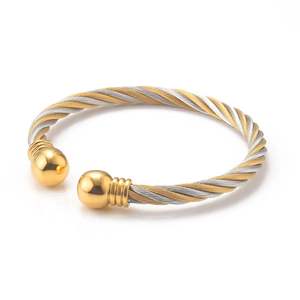 Bracelet en métal élégant qui ajoute du charme à l'ensemble, rehausse l'apparence, complète les vêtements et convient parfaitement à de multiples occasions - Product Image 3