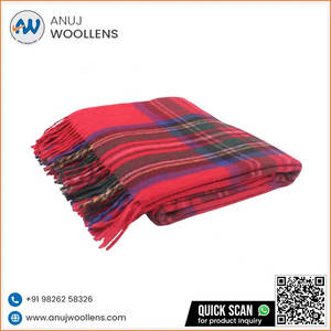 Manta Royal Stewart personalizada en lana suave, cómoda y elegante para uso en invierno - Product Image 5