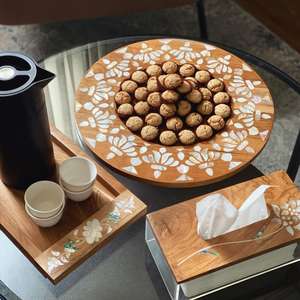 Plato de Madera Moderno Árabe con Incrustaciones de Nácar para Servir Chocolate en Ramadán, Ideal para Presentación de Postres y Regalos en Hogares de Lujo - Product Image 2