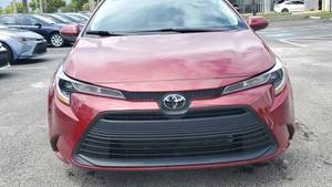 Toyota Corolla LE berline automatique 2023 avec toit ouvrant panoramique en cuir - Product Image 3