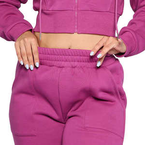 Vente en gros de survêtements de haute qualité avec logo personnalisé pour femmes, crop top slim, survêtements fabriqués au Pakistan - Product Image 6