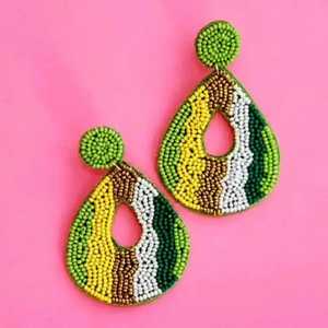 Pendientes con cuentas bordadas de diseñador para trajes étnicos Pendientes bordados con cuentas hechos a mano para funciones de boda a bajo precio - Product Image 4