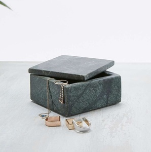 Caja de Almacenamiento de Joyas de Mármol Negro de Lujo con Elegante Asa Dorada, Organizador de Piedras Hecho a Mano, Moderno y Decorativo - Product Image 3