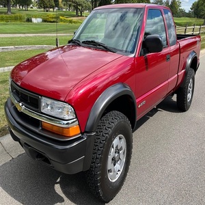 ข้อเสนอสุดพิเศษ! ซูเปอร์คลีน 2003 เชฟโรเลต เอส-10 แซดอาร์2 รุ่นแค็บขยาย 4x4 เกียร์อัตโนมัติ สีแดงเชอร์รี่เข้มเมทัลลิก รถกระบะหรูหรา - Product Image 1