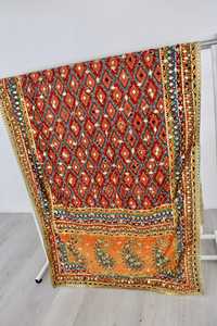 Dupatta แบบยาวสไตล์ชนเผ่าที่ทันสมัยพร้อมงานกระจกและลวดลายดอกไม้งานฝีมือในคางผ้าไหมสีสันสดใสสำหรับทุกฤดูกาล - Product Image 3