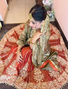 Robe de soirée de mariage de créateur en soie de mousse lourde avec broderie de sequins et de zari et dentelle latkan sur la bordure avec dupatta en soie fendy - Product Image 3