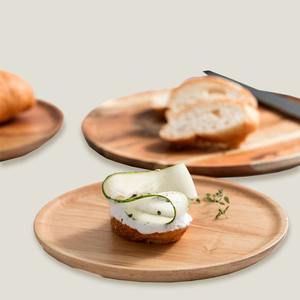 Assiette à dîner en bois triangle naturel présentant des aliments top choix plats à manger en bois d'acacia - Product Image 2