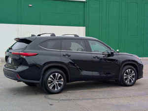 SUV de luxe d'occasion 2024 de style coupé haute performance à vendre – Diesel, automatique, toit ouvrant panoramique, intérieur cuir - Product Image 3