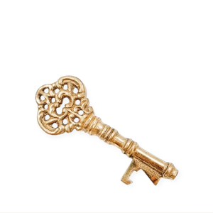 Abridor de botellas de llave vintage adornado: un abridor de botellas con un diseño de llave detallado y de estilo antiguo - Product Image 1
