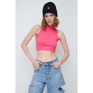 Camiseta Corta Informal y Cómoda con Logotipo Frontal - Product Image 1