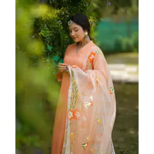 Conjunto de traje naranja pintado a mano para mujer Uma de Thread & Button - Product Image 4