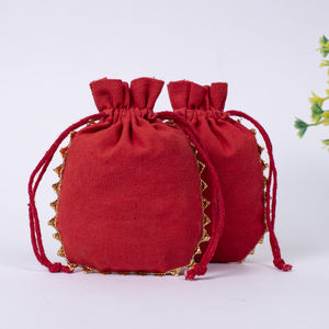 Pochette en velours à cordon personnalisable en gros, fabrication artisanale, rangement de bijoux, biodégradable, rouge indien, 3x4 pouces, Craftjaipur - Product Image 5