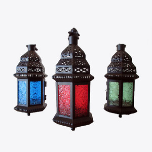 Lanterne marocaine élégante et moderne en métal gravé à la main pour l'éclairage de l'hôtel Ramadan Lanterne décorative au sol/à suspendre - Product Image 3