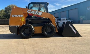 Chargeuse compacte sur chenilles CASE SR175B Diesel d'occasion avec godet frontal - Product Image 4
