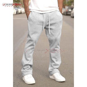 Pantalones de chándal Acampanados para hombre de inspiración vintage con dobladillo ancho y pantalón de hombre con diseño de ajuste relajado - Product Image 4
