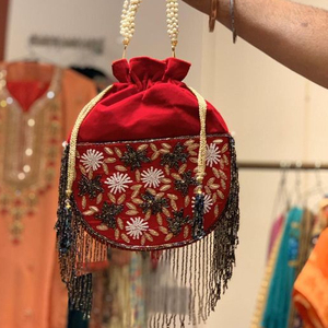 Nuevo Bolso de Mano de Seda Pesada con Bordado Personalizado en Color 2024, Adornado con Cuentas de Cristal, Piedras, Perlas, Forma de Cubo, Atiya Libas - Product Image 1