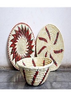 Vente en gros de rotin fait main jonc de mer couleur naturelle tissage panier unique rotin décoration murale Accents disponibles au meilleur prix