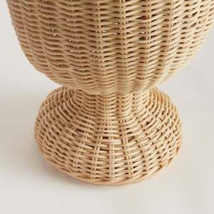 Vente en gros Vase urne à pied Myra Rattan bord festonné par TienPhong | Vase décoratif moderne naturel tissé à la main pour la maison et l'événement - Product Image 2