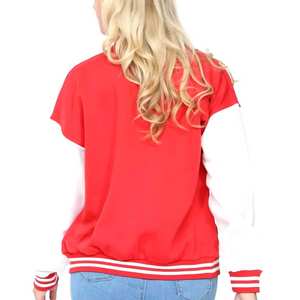 Vestes bomber varsity rétro streetwear OEM pour femmes, avec broderies et patchs personnalisés. - Product Image 4