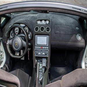 LAMBORGHINI GALLARDO LP570-4 SPYDER 2011 EXTRÊMEMENT PROPRE, VOLANT À GAUCHE, SIÈGES EN CUIR, TOIT OUVRANT PANORAMIQUE, CAMÉRA ARRIÈRE 360°, PRÊT À LA VENTE - Product Image 5