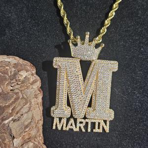 จี้เพชรโมอิสซาไนต์เกรดพรีเมียม VVS ชุบทองคำขาวบนเงินแท้ 925 รูปมงกุฎประดับอักษรย่อแบบฮิปฮอปสำหรับผู้ชาย ราคาประหยัด - Product Image 1