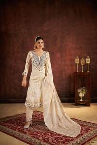 Venta al por mayor de viscosa brillo Jacquard cuello para India y Pakistán Duppata color crema ropa de fiesta pesada con efecto brillo - Product Image 3