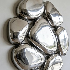 Sculpture murale abstraite en métal <span class=keywords><strong>de</strong></span> type galet Vincentaa, en acier poli, pour la décoration intérieure - Product Image 1