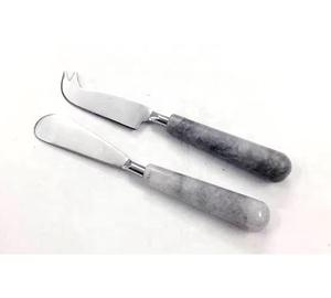Esparcidor de queso plateado de acero inoxidable con mango de resina de aspecto de mármol gris hecho a mano Juego de herramientas de queso barato - Product Image 1