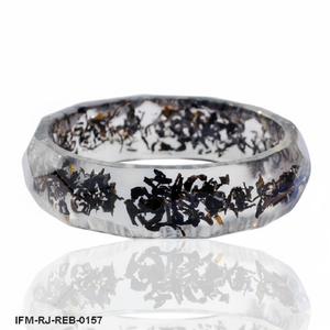 Bracelet en résine transparente fait à la main avec des inclusions de flocons noirs, bracelet géométrique hexagonal pour femme - Product Image 2