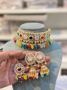 Conjunto Kundan de Alta Calidad con Maang Tikka para Mujer, Conjunto de Collar Gargantilla de Primera Calidad, Perfecto para Bodas y Fiestas - Product Image 6