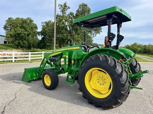 Tractor agrícola John Deere 5055E usado, de calidad original, en venta. - Product Image 2