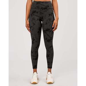 Leggings Fusion Ultra High-Rise 7/8 con Bolsillos - Pantalones de Yoga con Estampado Tie Dye Negro Obsidiana - Product Image 2