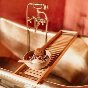 MARVELOUS; La bañera de latón sirve como un elemento decorativo que refleja un gusto refinado y una vida lujosa. - Product Image 5