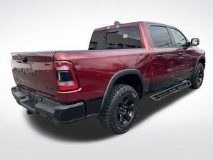 4WD รถแท็กซี่แบบลูกเรือ2024แรม1500มือสองสีแดงพร้อมเบาะหนังระบบนำทางแพคเกจความสะดวกสบายบรรจุภัณฑ์บนท้องถนน - Product Image 3