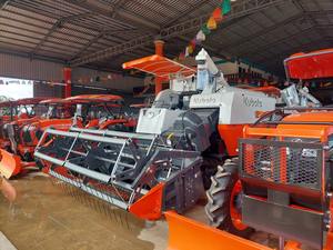 Cosechadora Kubota DC105X – Máquina Agrícola de Alta Eficiencia para la Cosecha de Arroz y Trigo - Product Image 5