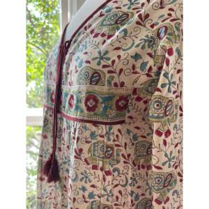 Vestido Maxi Vintage Hecho a Mano de los Años 60 con Estampado Floral, Cuello en V y Cintura Imperio con Diseño 'Elephant Walk' - Product Image 1