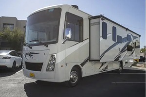 Vendedor Verificado de Autocaravana Usada T-h-o-r M-o-t-o-r C-o-a-c-h FR-E-E-D-O-M T-R-A-V-E-L-E-R A32 2023 Lista para Viajar - Product Image 2