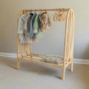 Precio barato encantador Perchero de ratán natural para tienda de ropa de bebé perchero hecho a mano al por mayor - Product Image 5