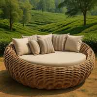 Elegantes und gemütliches Rattan-Tages bett, perfekt für Außenbereiche, Hotels oder Resorts